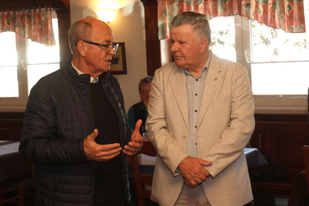 DELOVNO KOSILO S POSLANCI NSI IN ŽUPANI 05 FOTO LJUBO VUKELIČ
